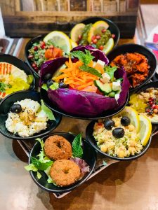 Un aperitivo por aquí y otro por allá -Surtido Mezza: variedad de aperitivos - Al Wadi Restaurant
